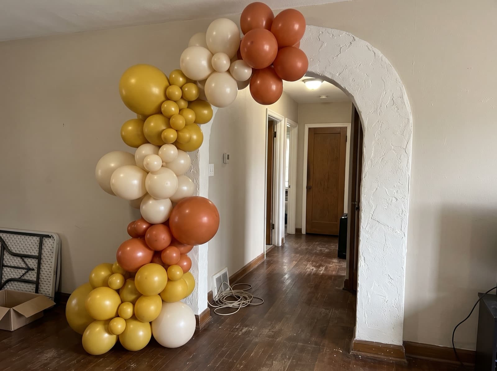 Balloon garland around an arched stucco doorway